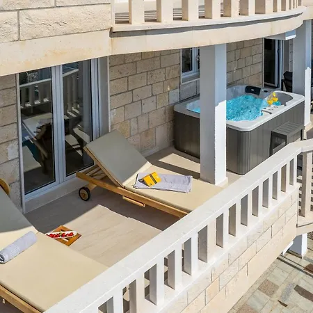 Apartmani Marko Omis Exterior photo