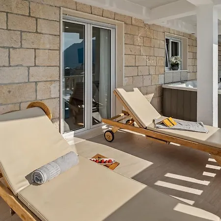 Apartmani Marko Omis Exterior photo