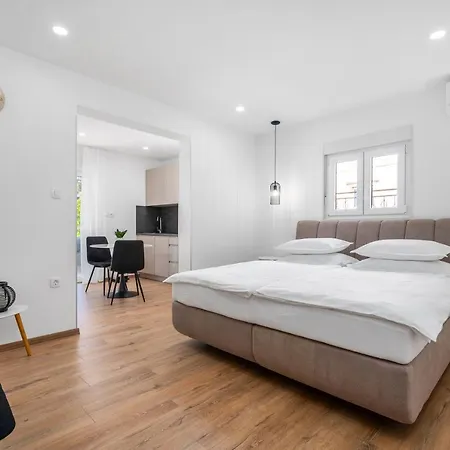Apartmani Marko Omis Exterior photo