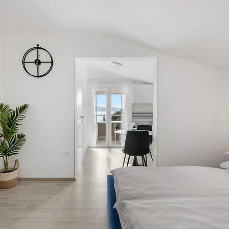 Apartmani Marko Omis Exterior photo